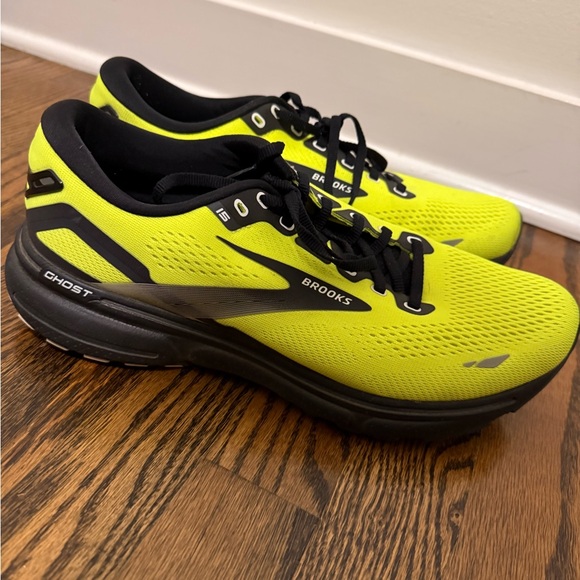 Brooks Men's Neon Yellow Athletic Shoes - Picture 2 of 4